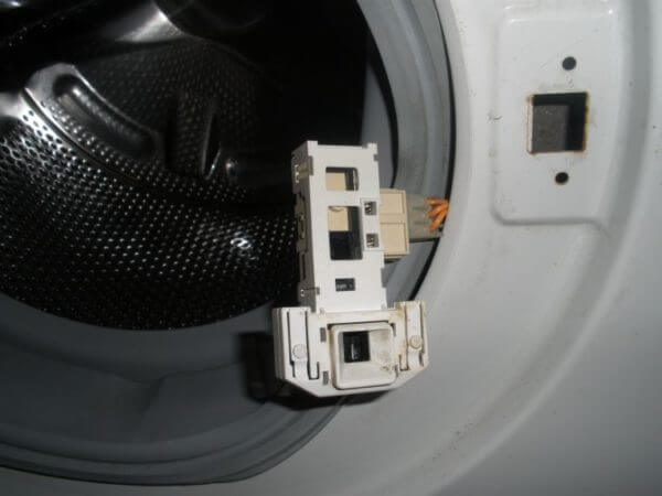 Извлечение УБЛ из под дверцы стиральной машины Бош