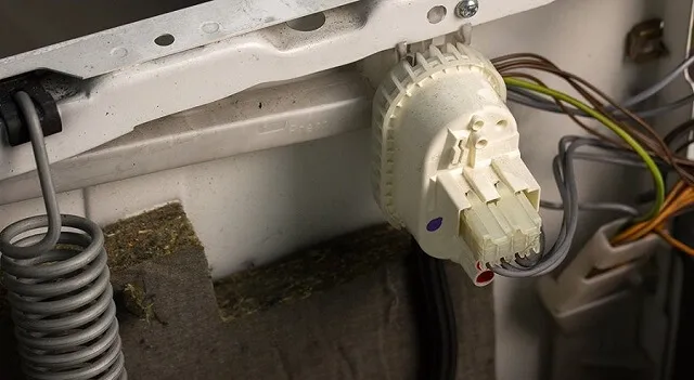 датчик уровня воды в стиральной машине, место крепления датчик уровня воды в стиральной машине, место крепления