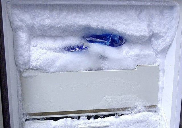 Лёд в морозильной камере из-за неисправности автоматической оттайки Ноу Фрост