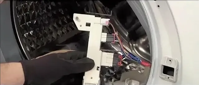 Не закрывается дверца стиральной машины Bosch