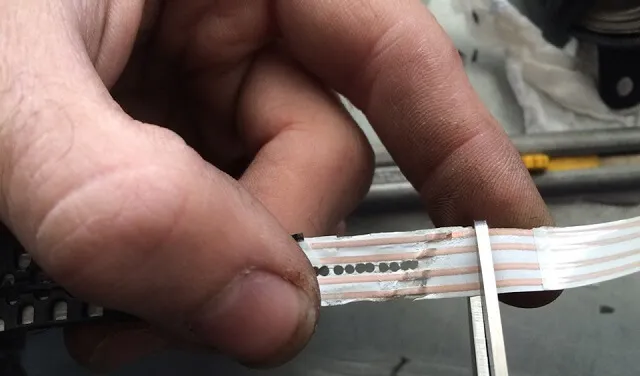 обрыв цепи питания из-за повреждённого шлейфа